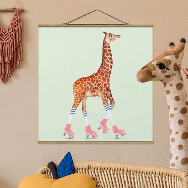 Stoffen schilderij met posterlijst Giraffe With Roller Skates