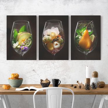 Canvas schilderijen - 3-delig Wine aromas in wine glass