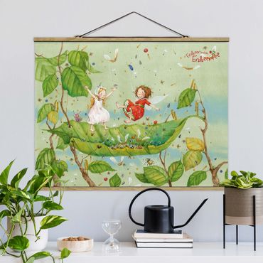Stoffen schilderij met posterlijst Little Strawberry Strawberry Fairy - Trampoline