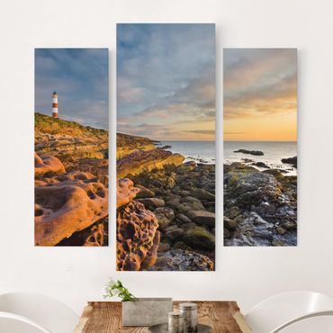 Canvas schilderijen - 3-delig Tarbat Ness Lighthouse And Sunset At The Ocean
