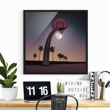 Ingelijste posters Basketball With Moon