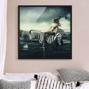 Ingelijste posters Woman Posing With Zebras