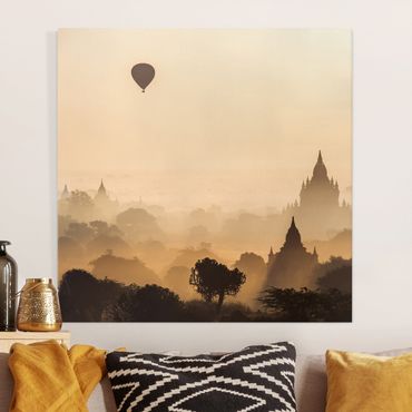 Canvas schilderijen Hot Air Balloon In Fog