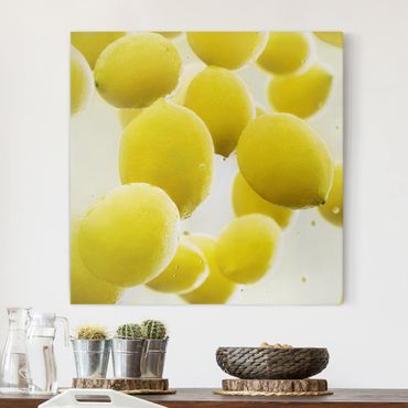Canvas schilderijen Lemons In Water