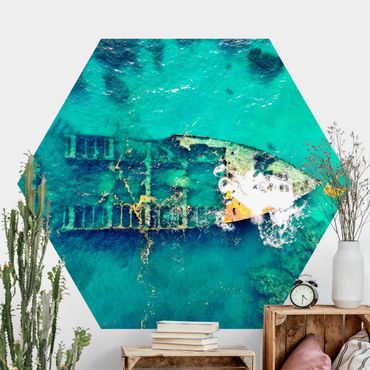 Hexagon Behang Top View Ship Wreck In The Ocean