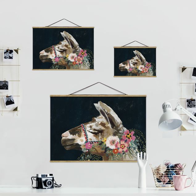 Stoffen schilderij met posterlijst Lama With Floral Decoration II