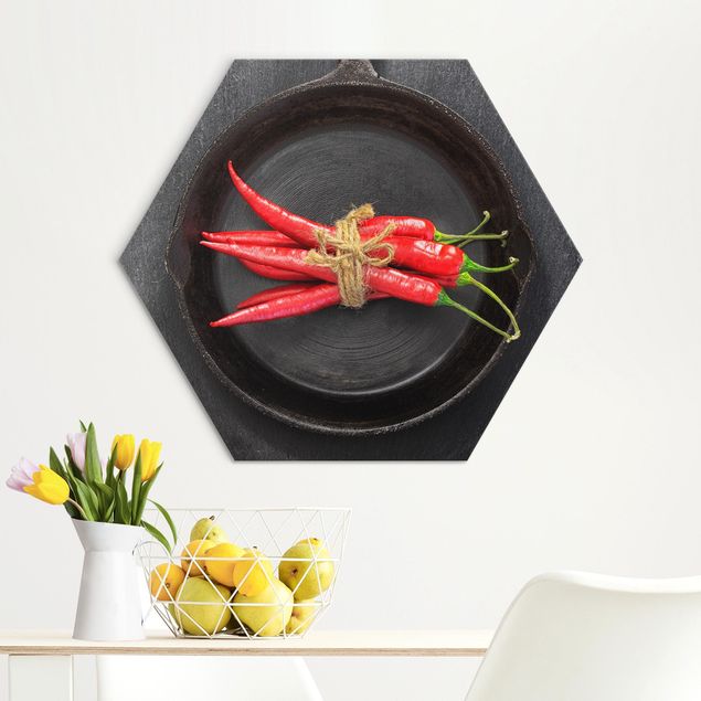 Hexagons Aluminium Dibond schilderijen Red Chili Bundles In Pan On Slate
