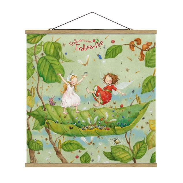 Stoffen schilderij met posterlijst Little Strawberry Strawberry Fairy - Trampoline