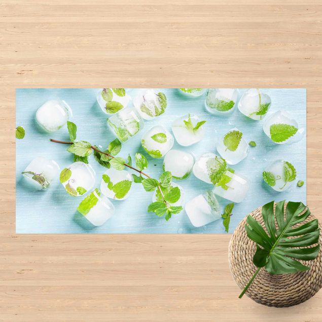 Loper tapijt Ice Cubes With Mint Leaves