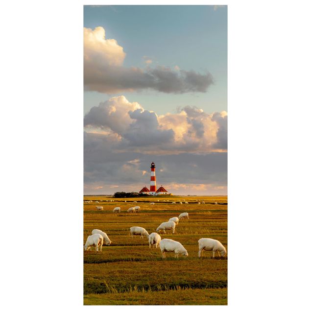 Ruimteverdeler North Sea Lighthouse With Flock Of Sheep