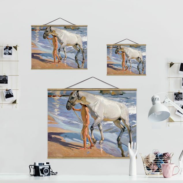 Stoffen schilderij met posterlijst Joaquin Sorolla - The Horse’S Bath