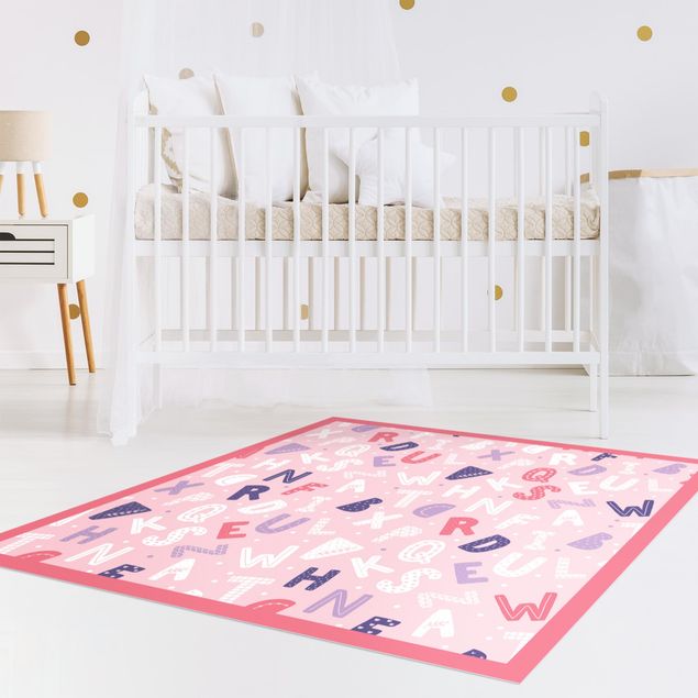buiten vloerkleed Alphabet With Hearts And Dots In Light Pink With Frame