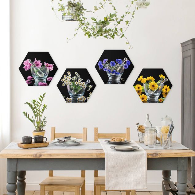Hexagons Forex schilderijen - 4-delig Flowers in a mortar