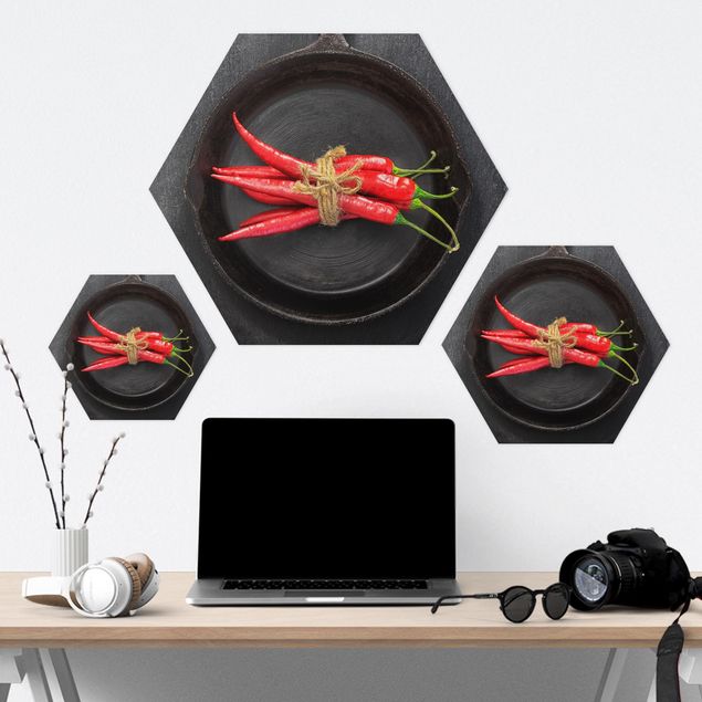Hexagons Forex schilderijen Red Chili Bundles In Pan On Slate