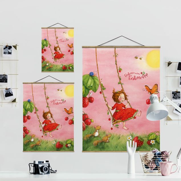 Stoffen schilderij met posterlijst Little Strawberry Strawberry Fairy - Tree Swing