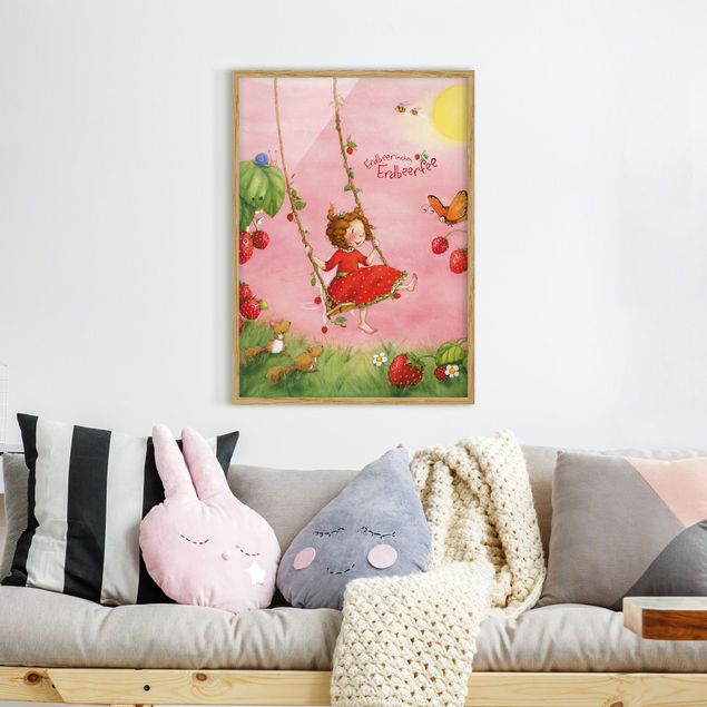 Ingelijste posters Little Strawberry Strawberry Fairy - Tree Swing