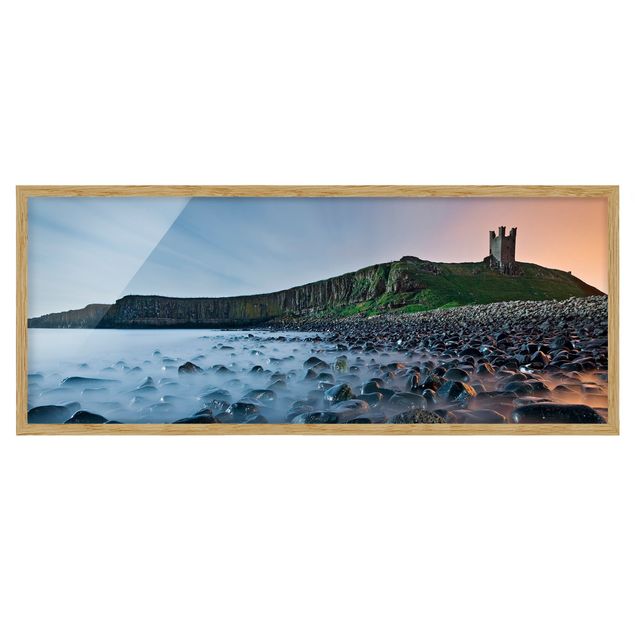 Ingelijste posters Sunrise With Fog At Dunstanburgh Castle
