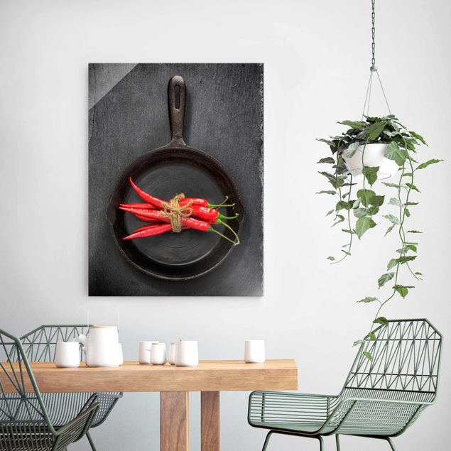 Glasschilderijen Red Chili Bundles In Pan On Slate