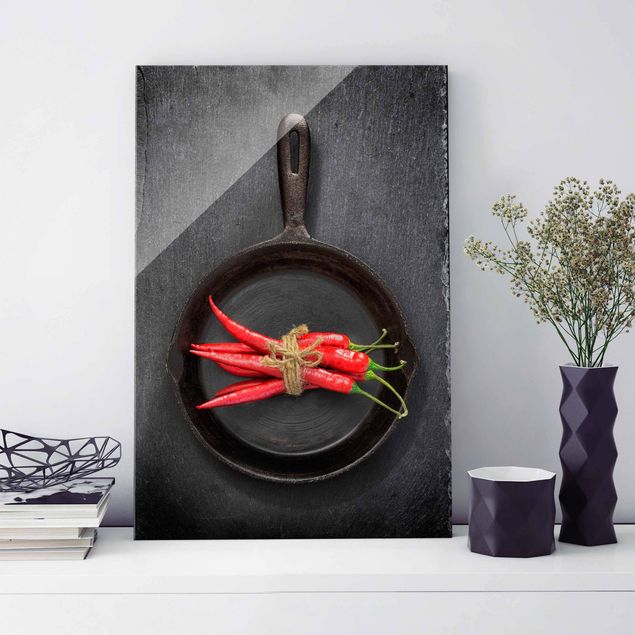 Glas Magnetboard Red Chili Bundles In Pan On Slate