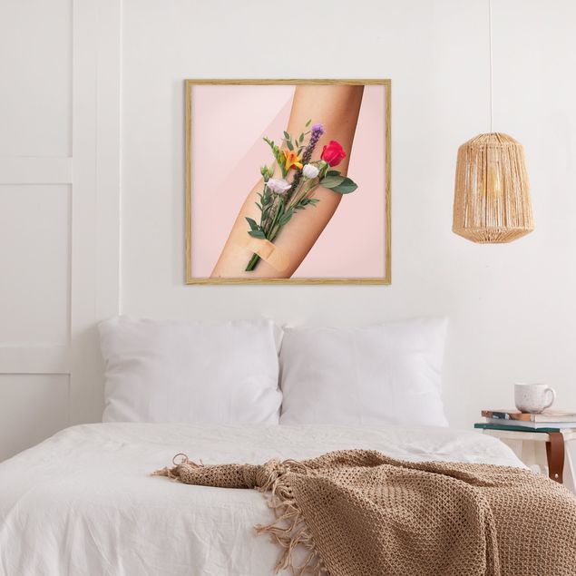 Ingelijste posters Arm With Flowers