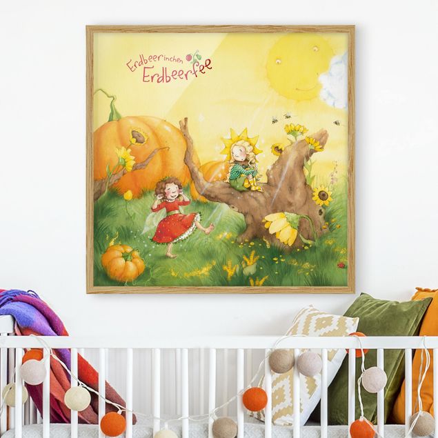 Ingelijste posters Little Strawberry Strawberry Fairy - A Sunny Day
