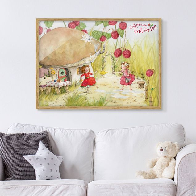 Ingelijste posters Little Strawberry Strawberry Fairy - Under The Raspberry Bush