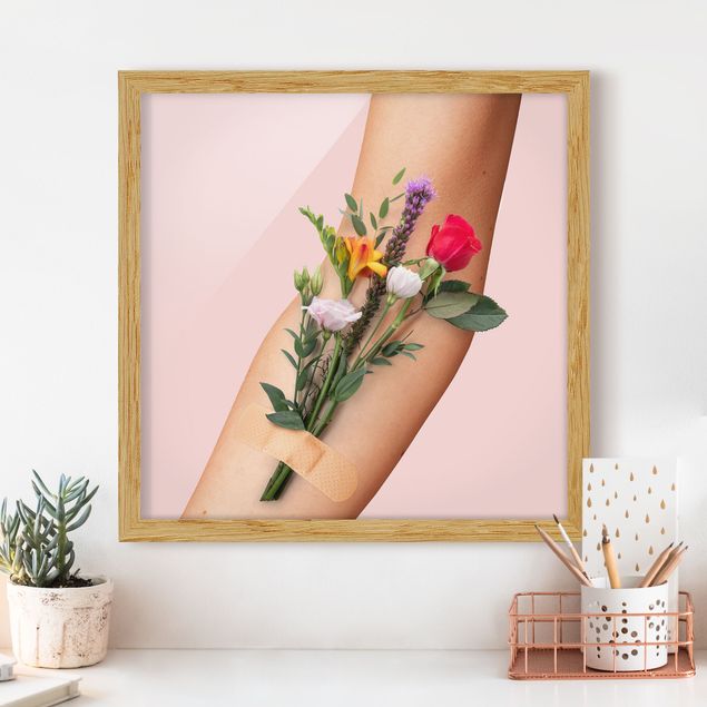 Ingelijste posters Arm With Flowers