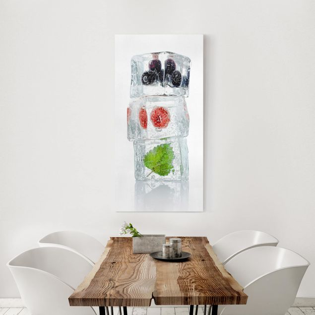 Canvas schilderijen Raspberry lemon balm and blueberries in ice cube