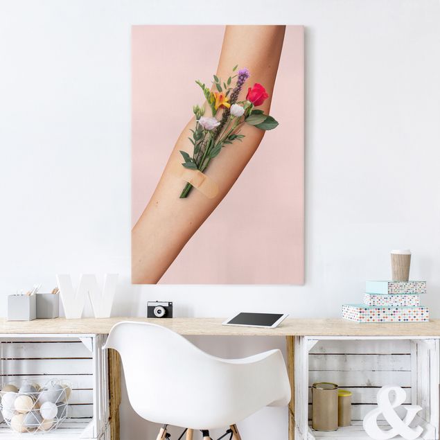 Canvas schilderijen Arm With Flowers