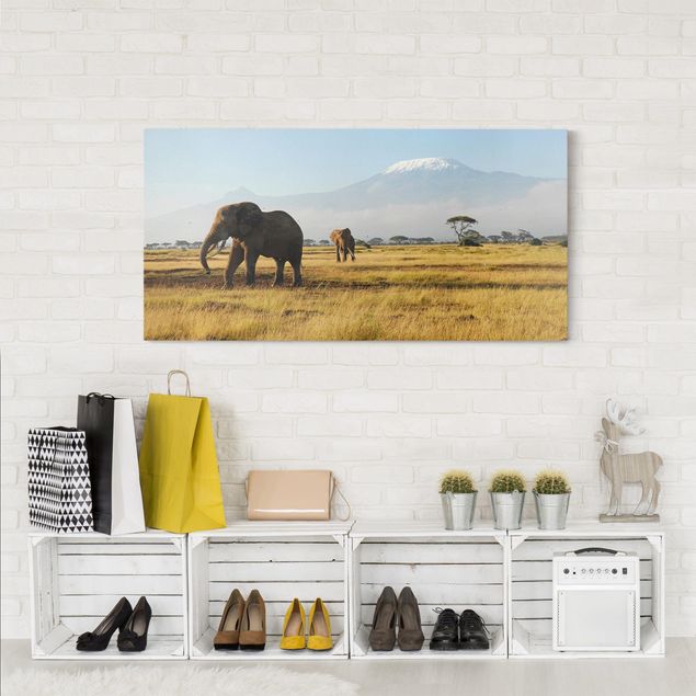 Canvas schilderijen Elephants In Front Of The Kilimanjaro In Kenya
