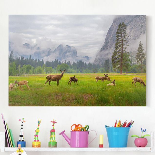 Canvas schilderijen Deer In The Mountains