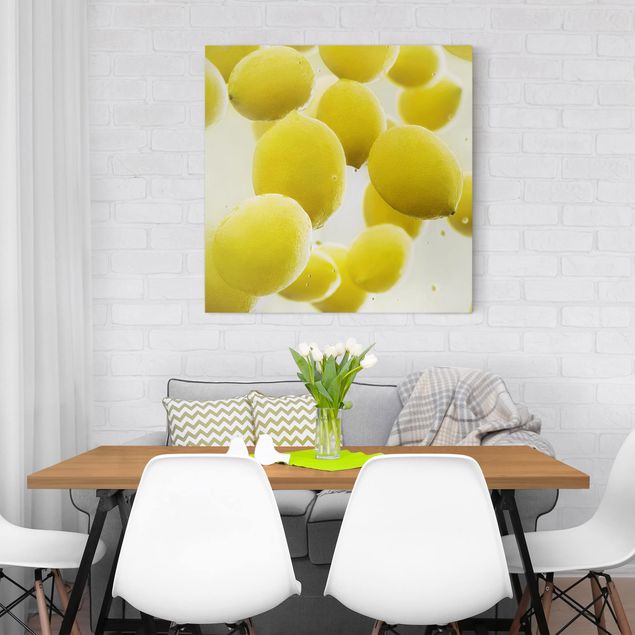 Canvas schilderijen Lemons In Water