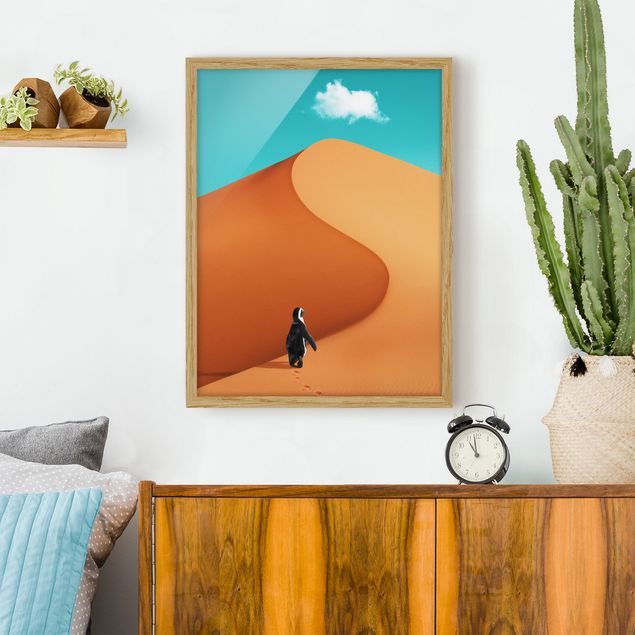 Ingelijste posters Desert With Penguin