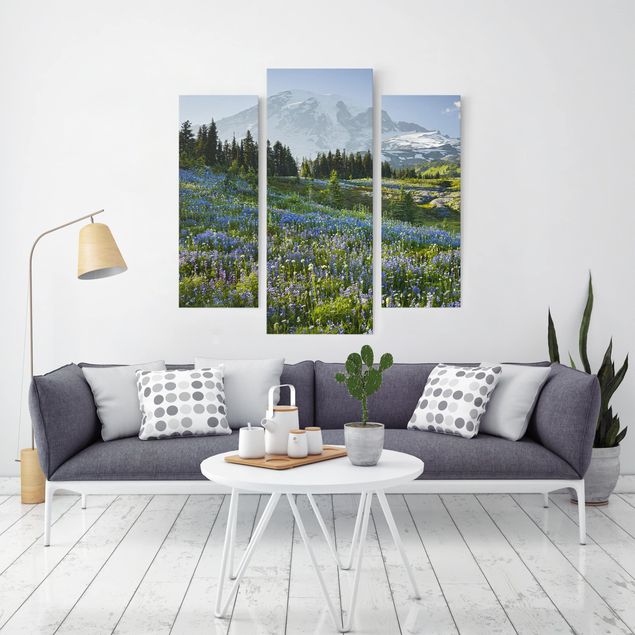 Canvas schilderijen - Mountain Meadow With Blue Flowers in Front of Mt. Rainier