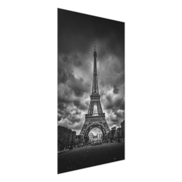 Glasschilderijen Eiffel Tower In Front Of Clouds In Black And White