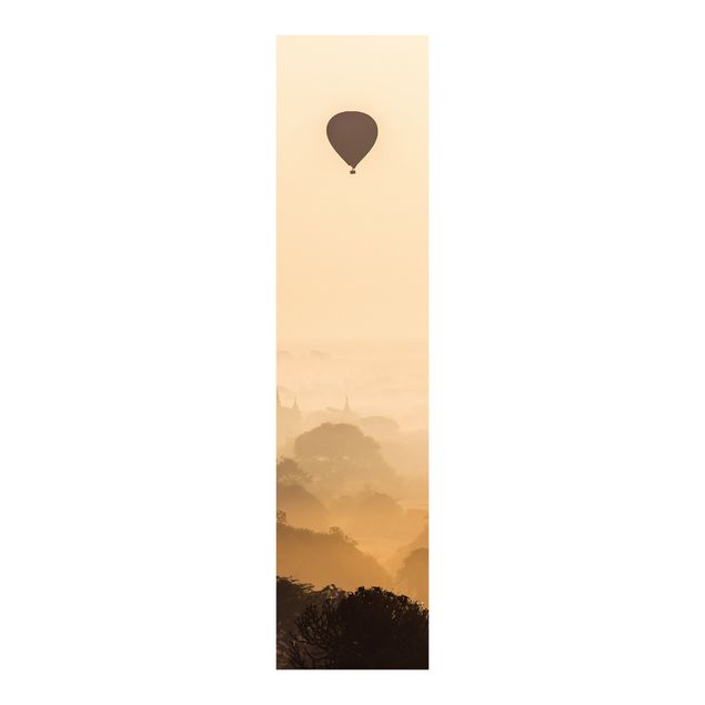 Schuifgordijnen Hot Air Balloon In Fog