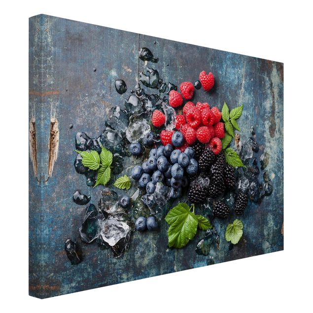 Canvas schilderijen Berry Mix With Ice Cubes Wood