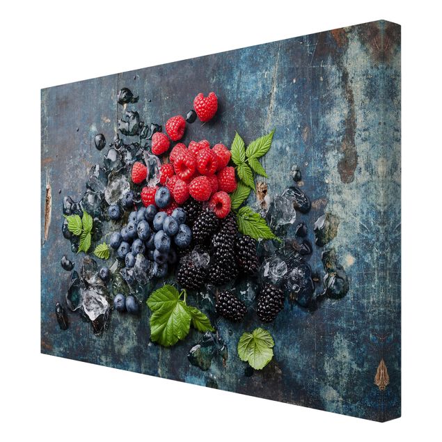 Canvas schilderijen Berry Mix With Ice Cubes Wood