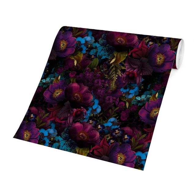 Patroonbehang Purple Blossoms With Blue Flowers