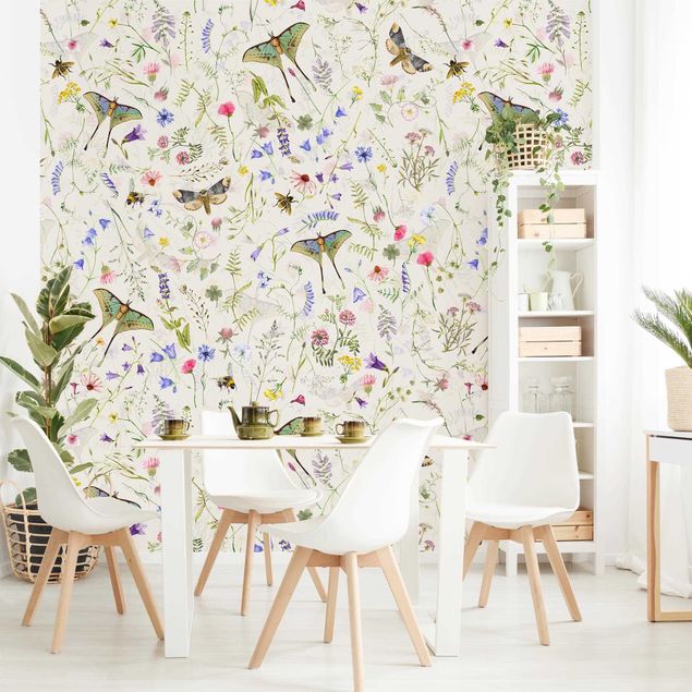 Patroonbehang Butterflies With Flowers On Cream Colour