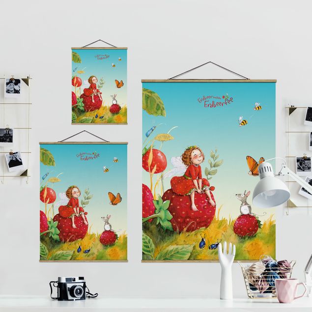 Stoffen schilderij met posterlijst Little Strawberry Strawberry Fairy - Enchanting