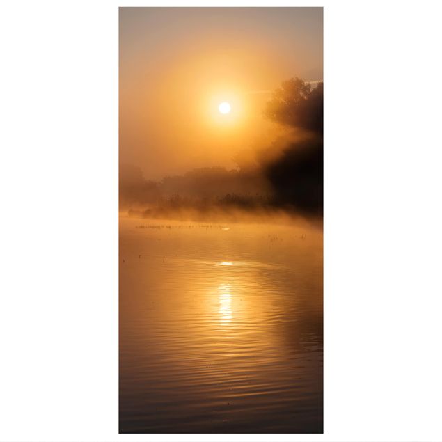 Ruimteverdeler Sunrise on the lake with deers in the fog