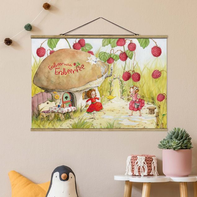 Stoffen schilderij met posterlijst Little Strawberry Strawberry Fairy - Under The Raspberry Bush