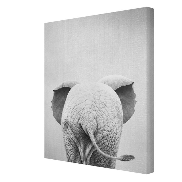 Leinwandbild - Baby Elefant von hinten Schwarz Weiß - Hochformat 3:4