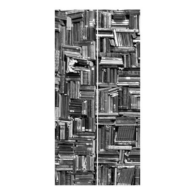 Schuifgordijnen Shabby Wall Of Books In Black And White