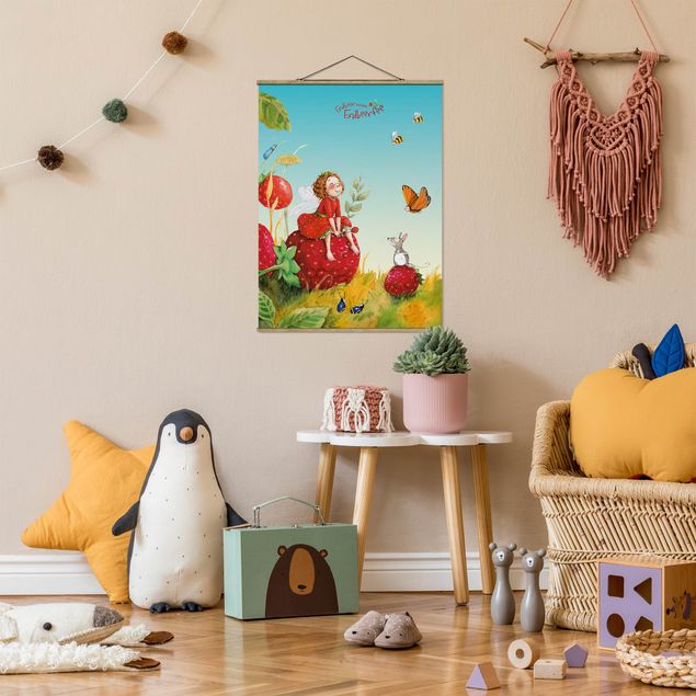 Stoffen schilderij met posterlijst Little Strawberry Strawberry Fairy - Enchanting