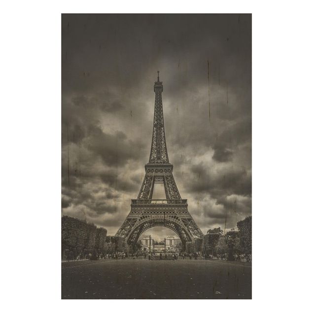 Houten schilderijen Eiffel Tower In Front Of Clouds In Black And White