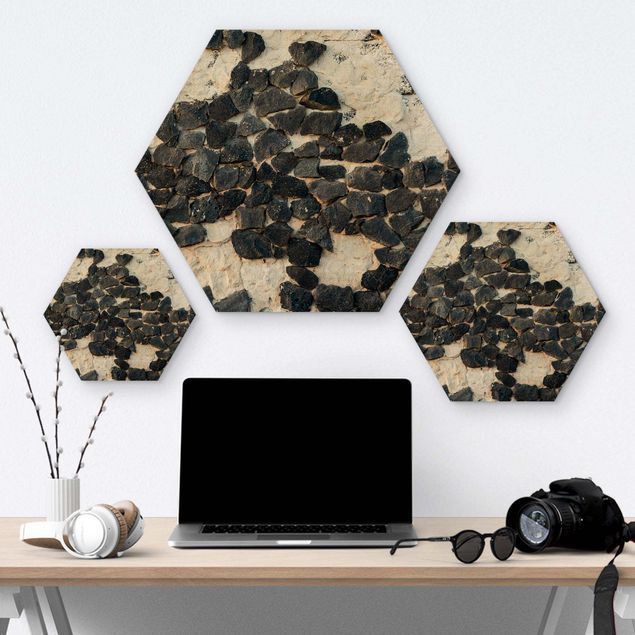 Hexagons houten schilderijen Wall With Black Stones