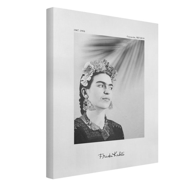 Leinwandbild - Frida Kahlo Portrait mit Schmuck - Hochformat 3:4