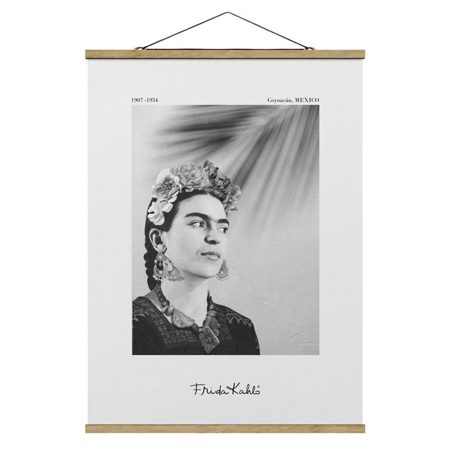 Stoffen schilderij met posterlijst - Frida Kahlo Portrait With Jewellery